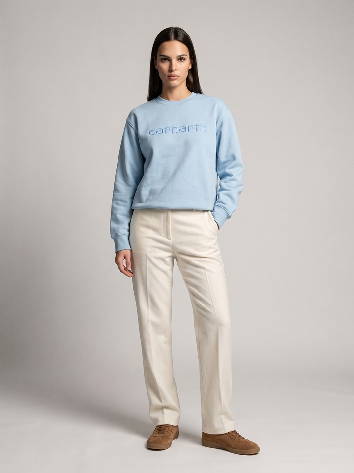 Aynı sweatshirt LOIRENS modelinin üzerinde, stüdyo karesi — sonra