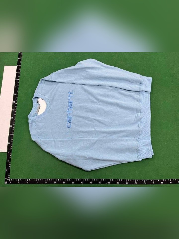 Müşterinin telefonla çektiği düz sweatshirt fotoğrafı (sipariş 19) — önce